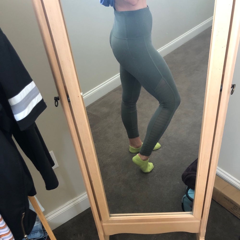GAIAM Emila Performance Mesh Panel Legging - Picture 7 of 7